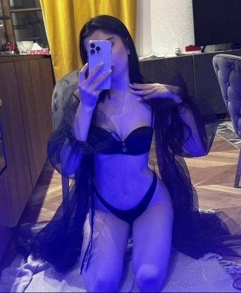 Анаис, 24